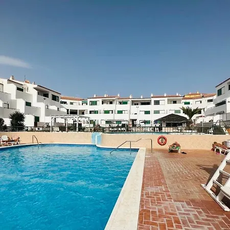 Alondras Park Mialsoma アパート *